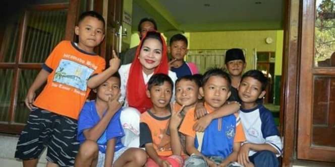 Keberanian 'Pendidikan Gratis' Puti Guntur