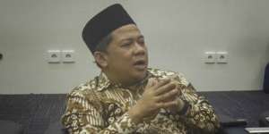 Terkuak, Misteri di Balik Kopiah Hitam Fahri Hamzah