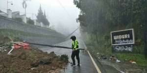 Penampakan Longsor, Jalur Puncak Dialihkan