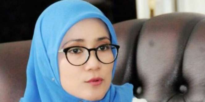 Heboh Panjat Durian, Begini Penampilan Nyentrik Bupati Lebak