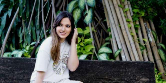 Gaya Mengejutkan Nia Ramadhani Bertemu Fans