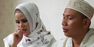 Vicky Gemetar Lamar Angel: Tasnya Lebih Mahal dari Diriku