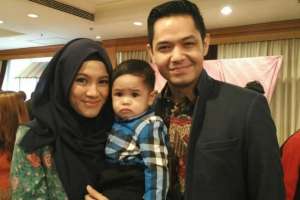Dude Herlino Tak Larang Anak Main Gadget, Tapi...