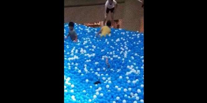 Viral, Video Ibu dan Anak Tenggelam di Wahana Mandi Bola
