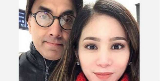 Potret Kemesraan Bunga Zainal dan Suami