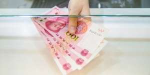 Jangan Ditiru! 2 Pemuda Bakar Duit Rp1 Juta di Warung