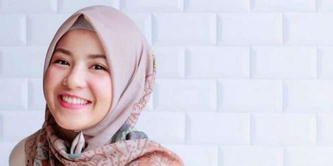 Sneakers dan `Boyfriend Jeans` Andalan Natasha Rizki