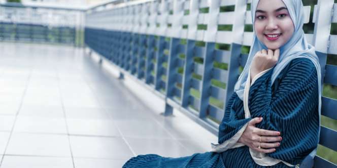 Tips Tampil Cetar Pakai Highlighter Buat Kulit Berminyak