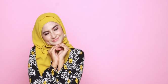 Coba Teknik Makeup Kekinian? Ini Tips Hadapi Wajah Berminyak
