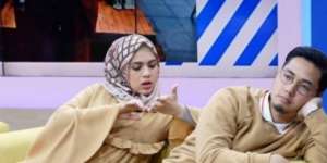 Mesra dan Kompak, 4 Artis Kerja Bareng Suami Pasca Berhijab