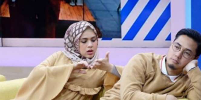 Mesra dan Kompak, 4 Artis Kerja Bareng Suami Pasca Berhijab