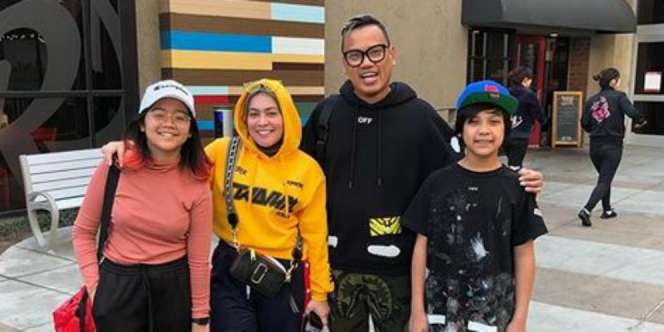 Mewahnya Keluarga Uya Kuya, Berbalut Barang Branded!