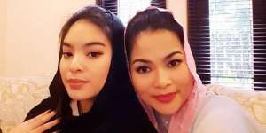 Adu Gaya Puti Guntur Soekarno dan Putri Cantiknya, Pilih Mana?