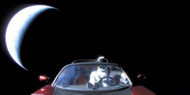 Ulah Gila Miliarder Tesla, Kenalkan Mobil Baru di Orbit Mars