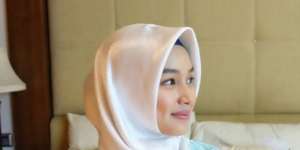 Adem, Ritual Berhijab Setiap Jumat Ala Pemain Preman Pensiun