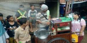 Tukang Bakso Pucat Digeledah Polisi, Endingnya Bikin Happy