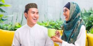 Amalan Suami pada Istri yang Bikin Rezeki Seret jadi Lancar