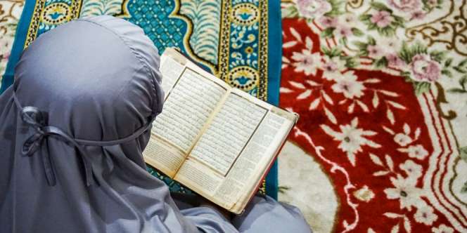 Membaca atau Mendengar Ayat-ayat Ini, Dianjurkan Bersujud