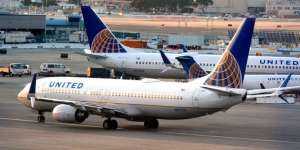 Penumpang Dilarang Naik Pesawat, Lihat Saja Teman Duduknya!