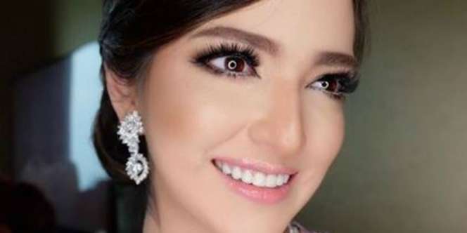 Pesona Nia Ramadhani dengan Kebaya Ungu, Barbie Indonesia!