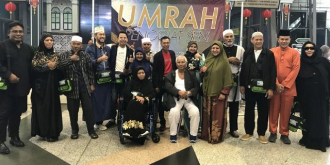 Keajaiban Penyanyi Kawakan, Bisa Berjalan Lagi Saat Umroh