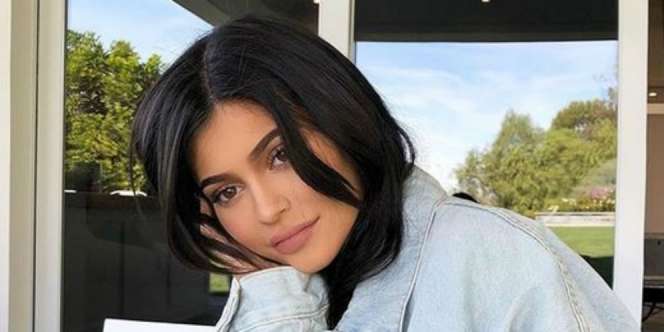 Gaya Ibu Baru, Kylie Jenner dengan Tas Ratusan Juta