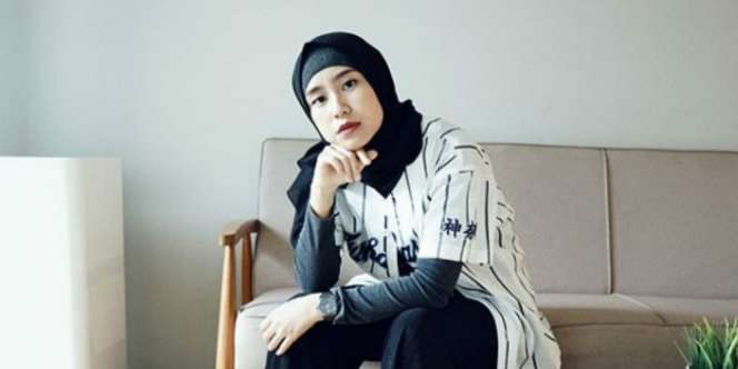 Bergaya Boyish, Dosen Cantik Asal Bandung Bak Model Ternama