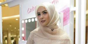 Setahun Berhijab, Revalina S Temat Makin Anggun