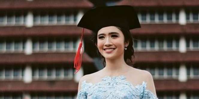 Mau Wisuda? Makeup ala Febby Rastanty Bisa Jadi Inspirasi