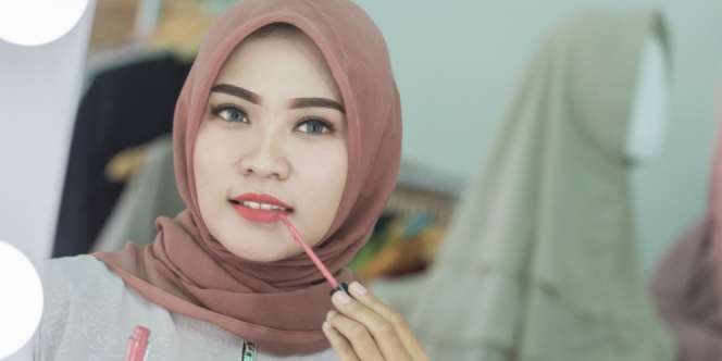 Wajib Tahu! 5 Triks Memakai Lipstik Tahan Lama