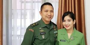Punya Suami Tentara, Begini Pesona Seleb Saat Pakai Seragam