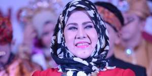 Alasan Elvy Sukaesih Belum Jenguk Anak dan Menantu di Sel