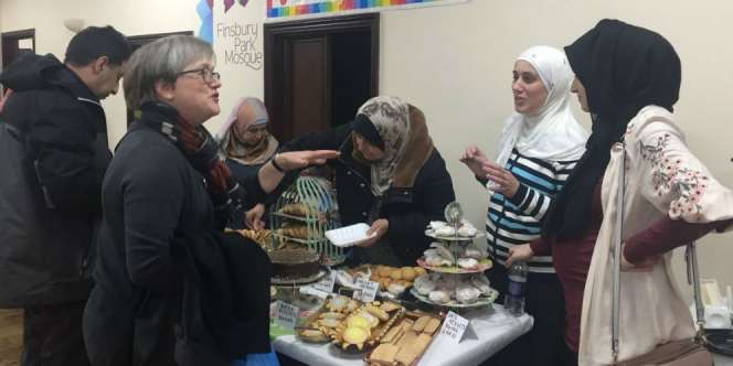 `Tetap Berbagi Makanan Gratis Meski Masjid Pernah Diteror`
