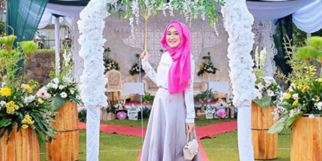 6 Inspirasi Kondangan Anti Mati Gaya Ala Dian Pelangi