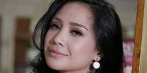 Ramah Banget! Lihat Gaya Nagita Slavina Ladeni Penggemar