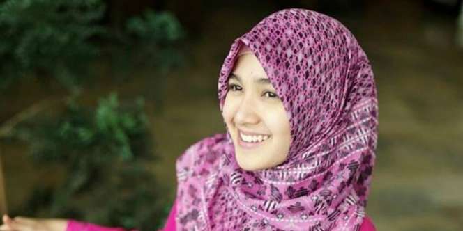 Penampilan Cut Syifa dengan Hijab, Manis dan Santun