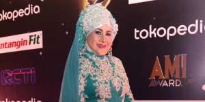 Cucu Elvy Sukaesih Tulis Curhatan Usai Neneknya Di-bully
