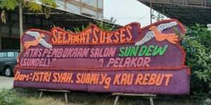 Heboh Karangan Bunga `Salon Sundel Pelakor` dari Istri Sah