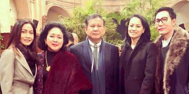 Prabowo dan Titiek Dukung Anak di Paris Fashion Week