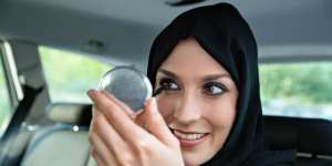 Hijabers! Ini 5 Tips Sederhana Menyuburkan Alis