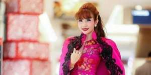 Jelaskan Gelar Bangsawan, Penampilan Kakak Roro Fitria Disorot