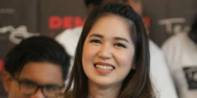 Meski Aktivitas Padat, Laura Basuki Pilih Cuci Baju Sendiri