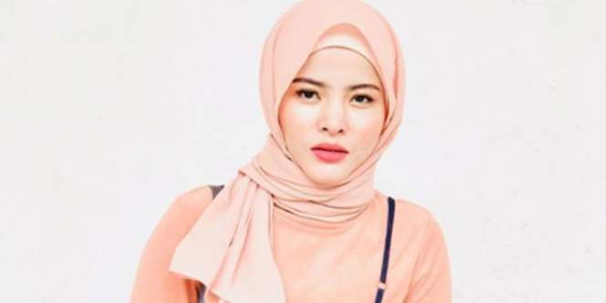 Cobaan Berat Artis Cantik Berhijrah, Digoda Sesama Jenis