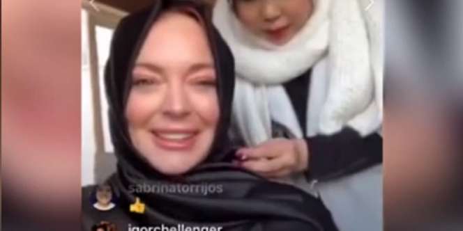 Lindsay Lohan Juga Pakai Makeup Halal di London Fashion Week