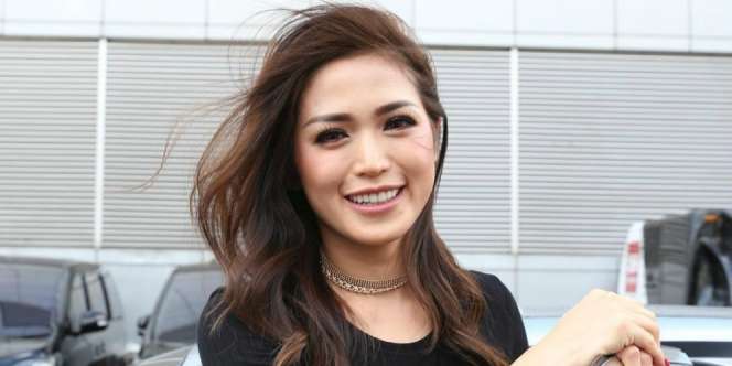 Gelang Perak Jessica Iskandar, Model Biasa Tapi...