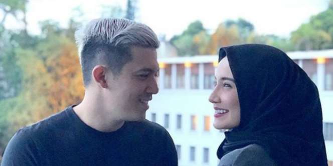 Zaskia Sungkar Menangis Ungkap Kebiasaan Suami Sebelum Tidur