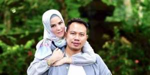 Pakai Dresscode Kembar, Jadi Bukti Cinta Vicky dan Angel Lelga