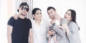 Kaya Raya, Ini 5 Gaya Ibu Mertua Raffi Ahmad yang Sederhana