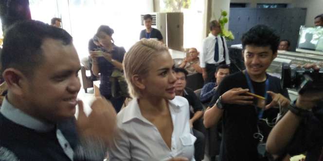 Bergaya Saat Diperiksa Polisi, Nikita Mirzani: Gue Kece Enggak