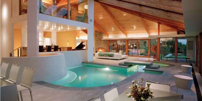 Kolam Renang Mewah dalam Ruangan, Desainnya Bikin Melongo